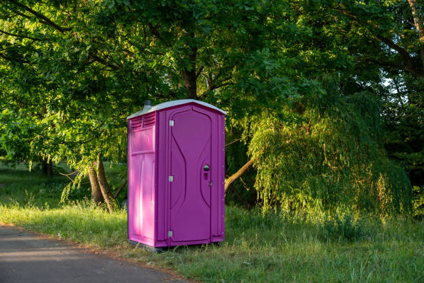 Best Portable toilet rental cost  in Clinton, IA